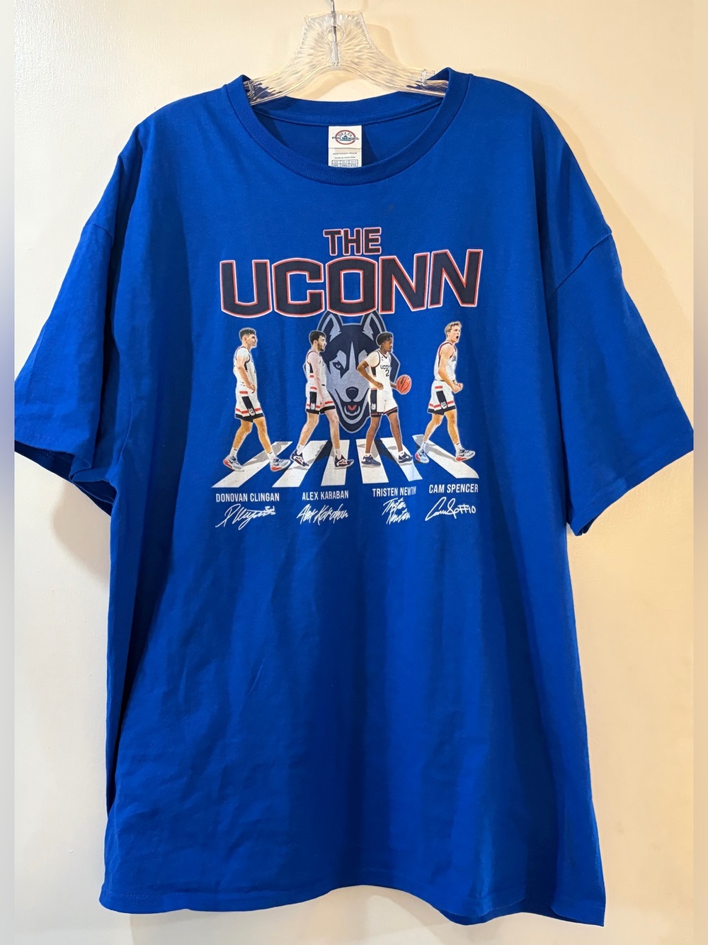 UConn Karaban Newton Clingan and Spencer Basketball T-Shirt Mens Sz 2XL